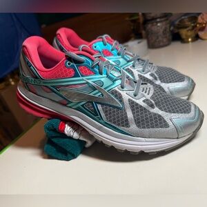 Brooks Running Shoes Womens Size 8.5 medium “Ravenna”